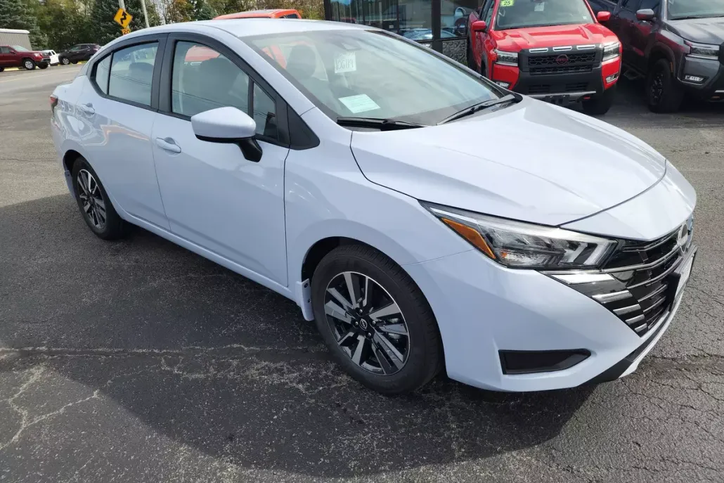2025 Nissan Versa 1.6 SV photo 1