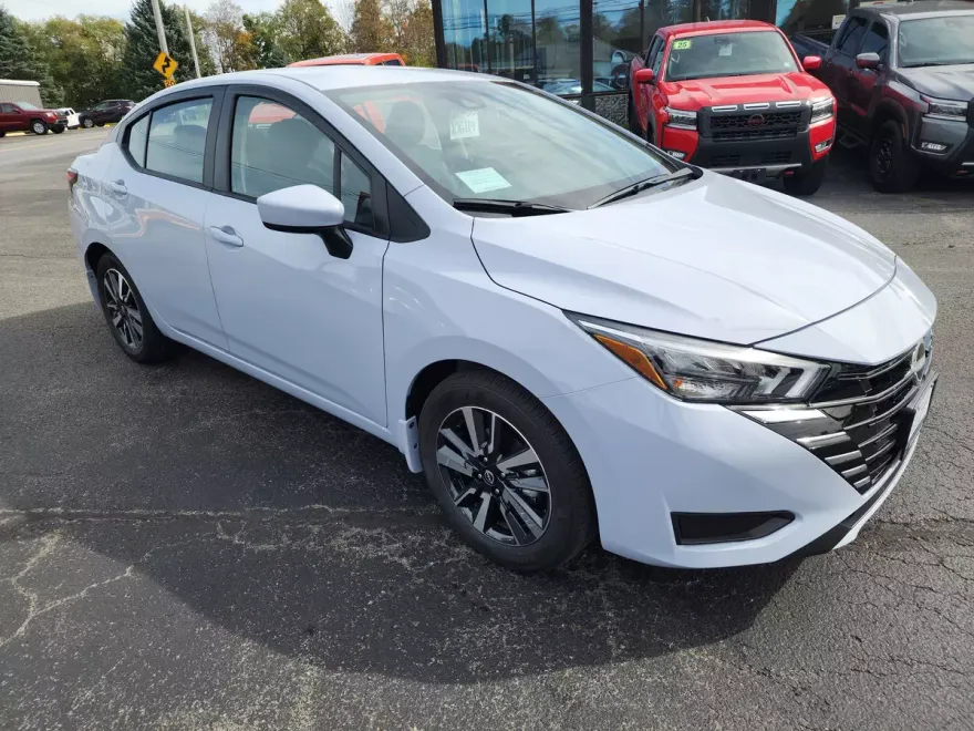 2025 Nissan Versa 1.6 SV photo 1