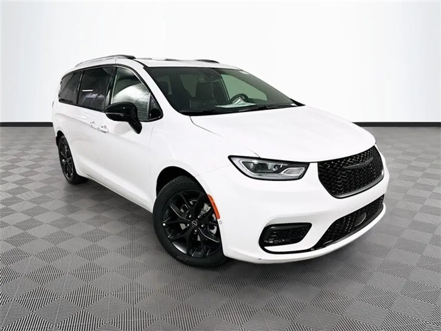 2026 Chrysler Pacifica Limited photo 1