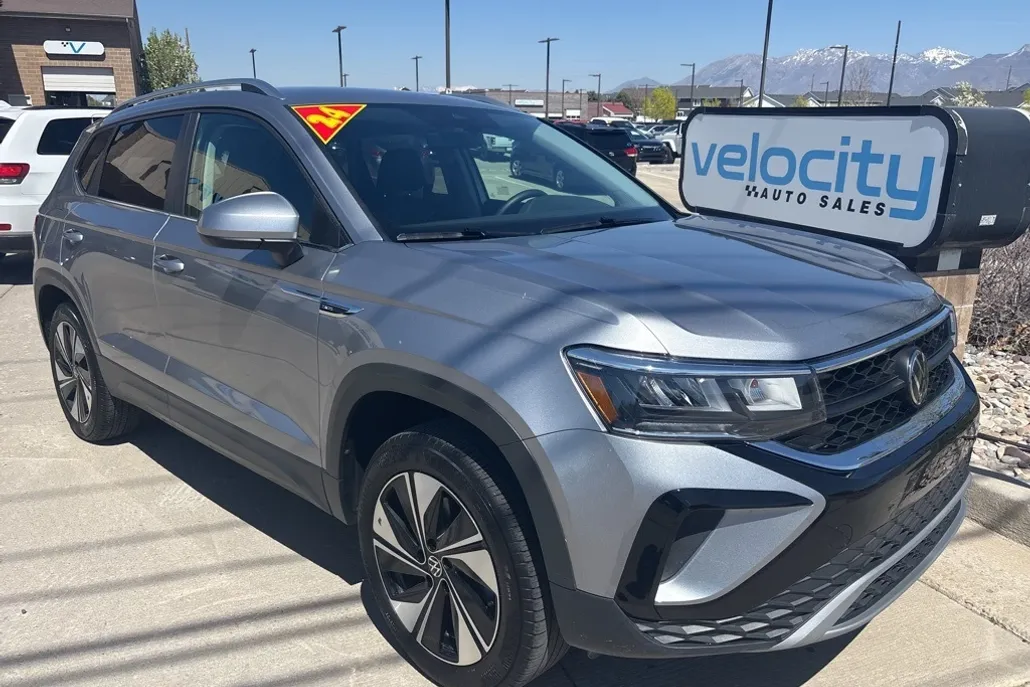 2024 Volkswagen Taos SE photo 1