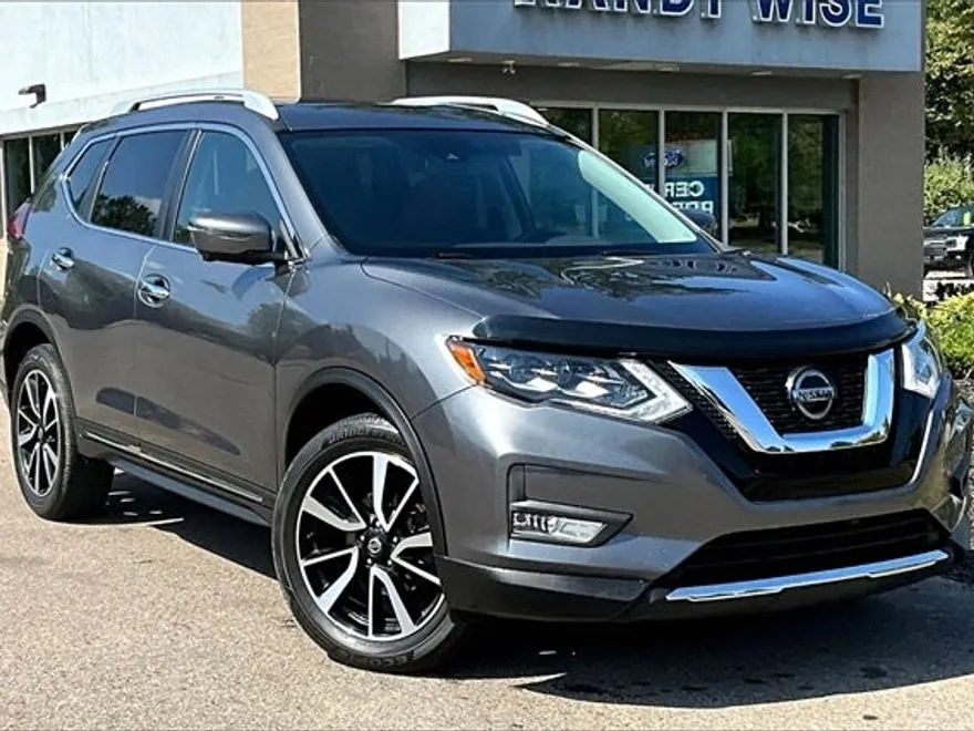 2018 Nissan Rogue SV photo 1