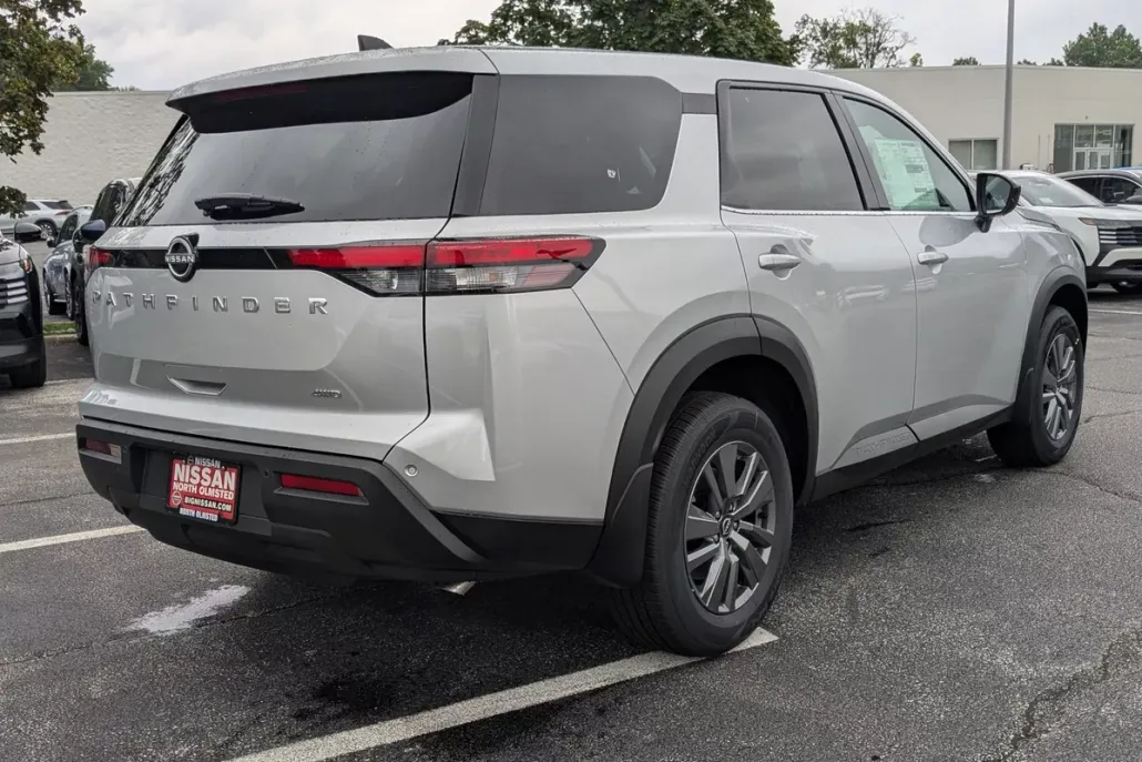 2025 Nissan Pathfinder S photo 1