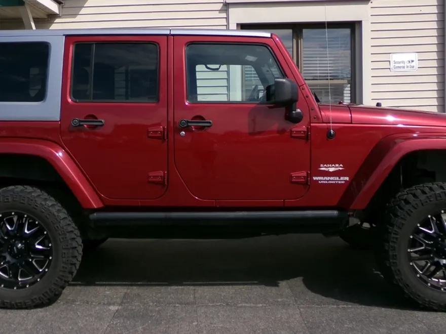 2013 Jeep Wrangler Unlimited Sahara photo 1