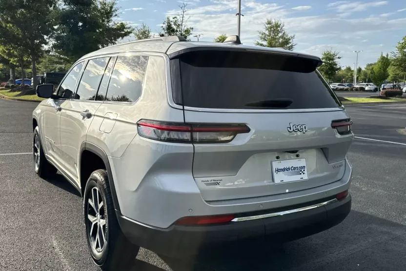 2024 Jeep Grand Cherokee Limited photo 1