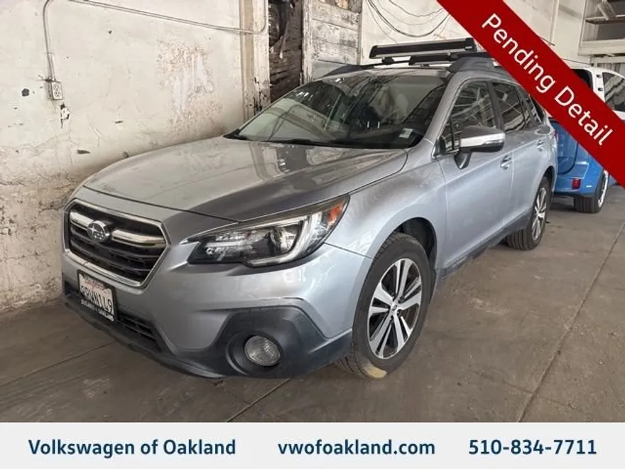 2018 Subaru Outback Limited photo 1