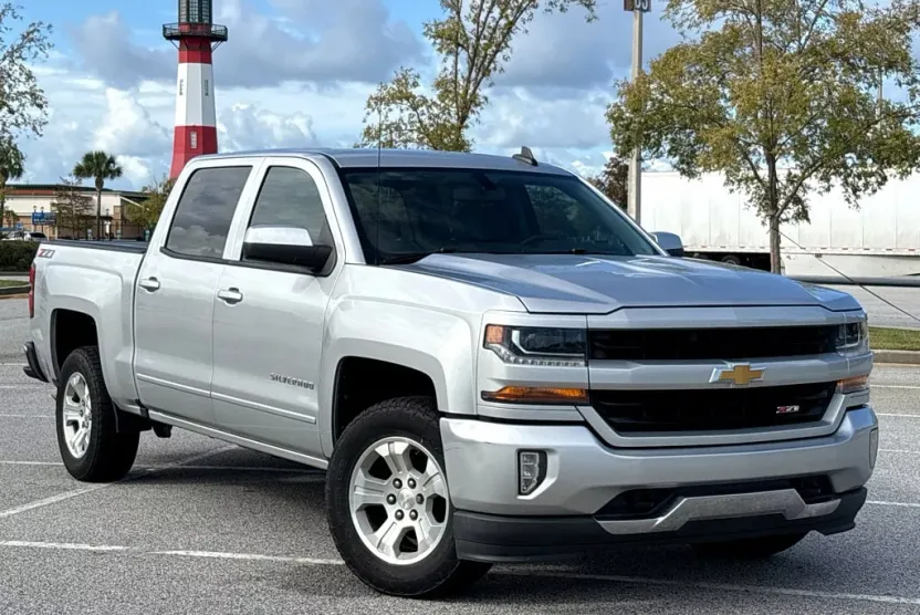 2018 Chevrolet Silverado 1500 photo 1