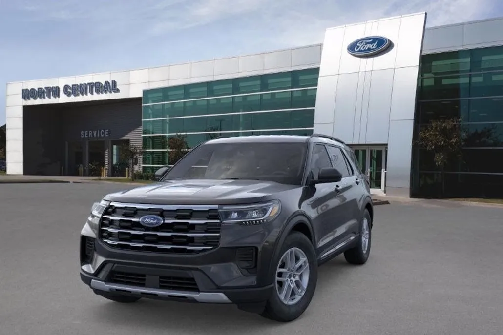 2025 Ford Explorer photo 1