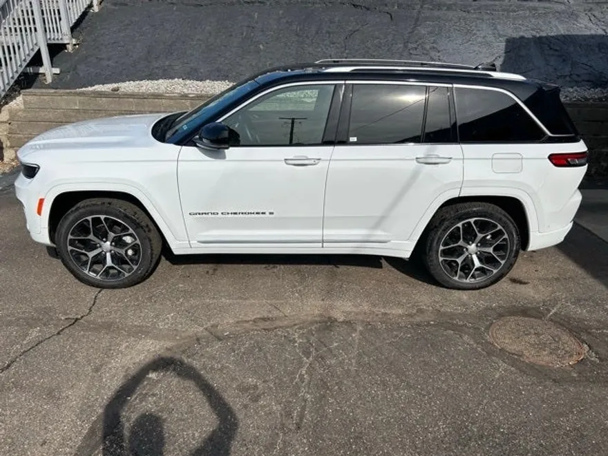 2023 Jeep Grand Cherokee Summit photo 1