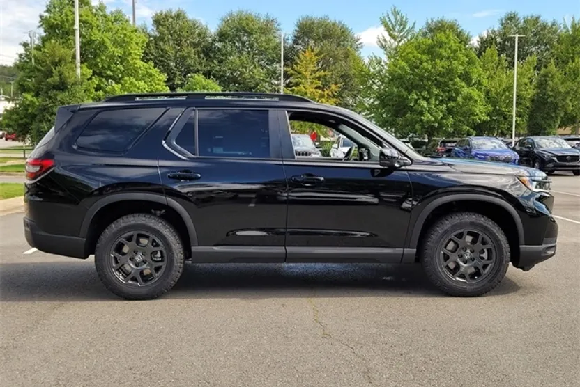 2025 Honda Pilot TrailSport photo 1