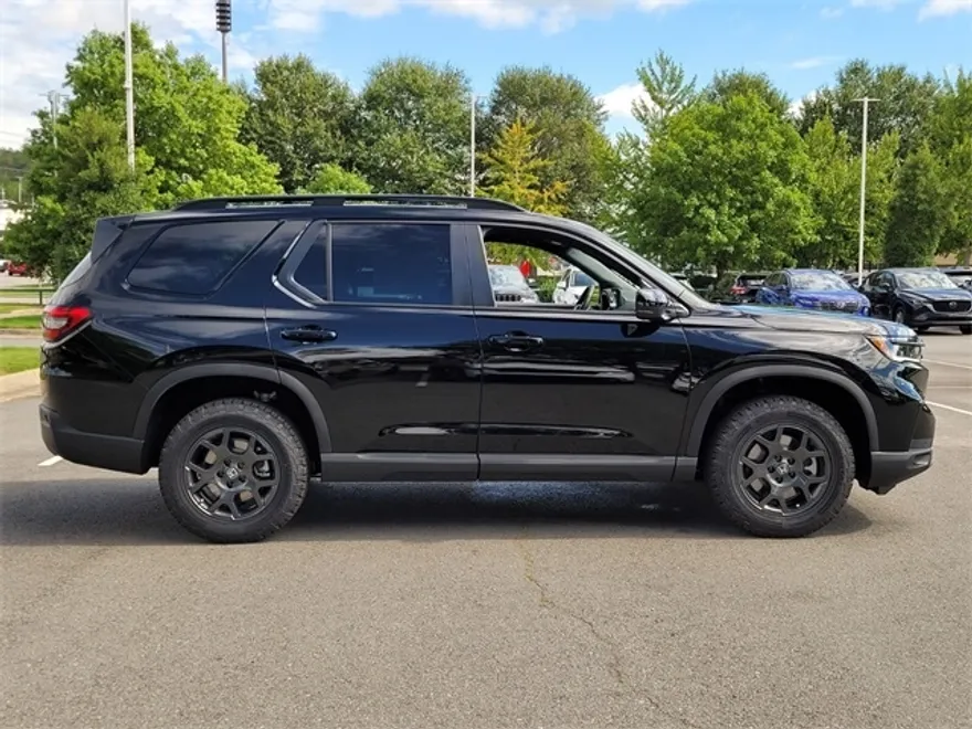 2025 Honda Pilot TrailSport photo 1