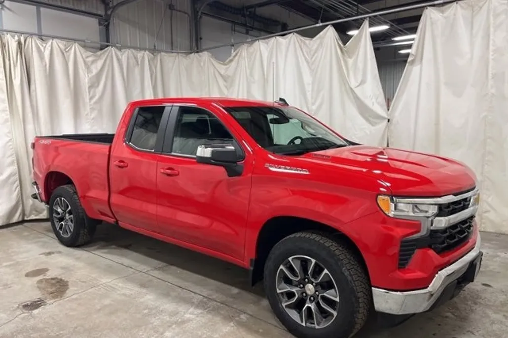 2025 Chevrolet Silverado 1500 LT photo 1