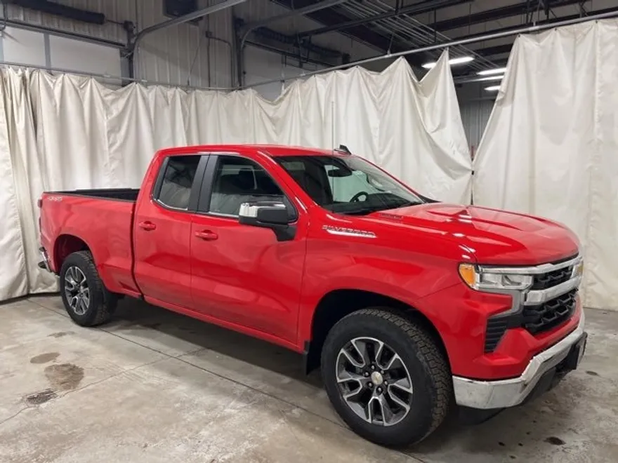 2025 Chevrolet Silverado 1500 LT photo 1
