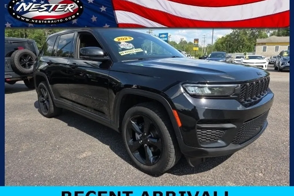 2023 Jeep Grand Cherokee Altitude photo 1