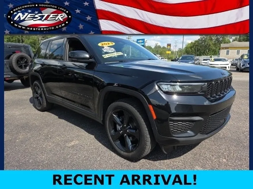 2023 Jeep Grand Cherokee Altitude photo 1