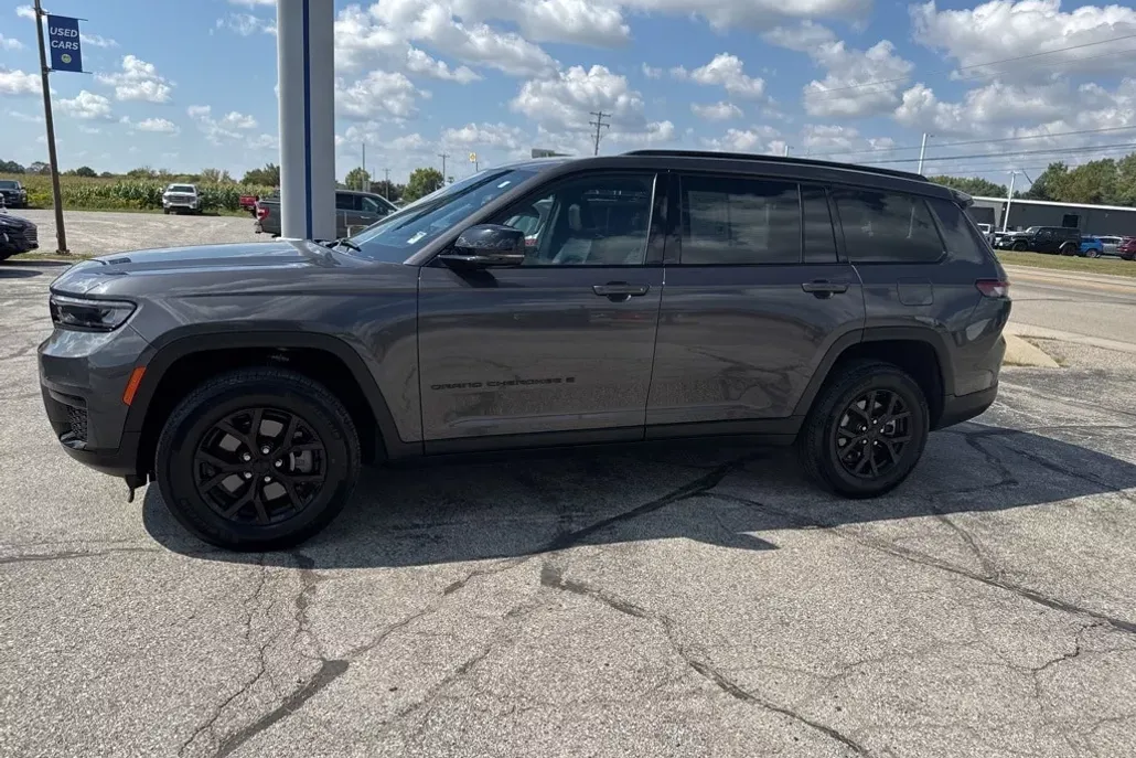 2024 Jeep Grand Cherokee Altitude photo 1