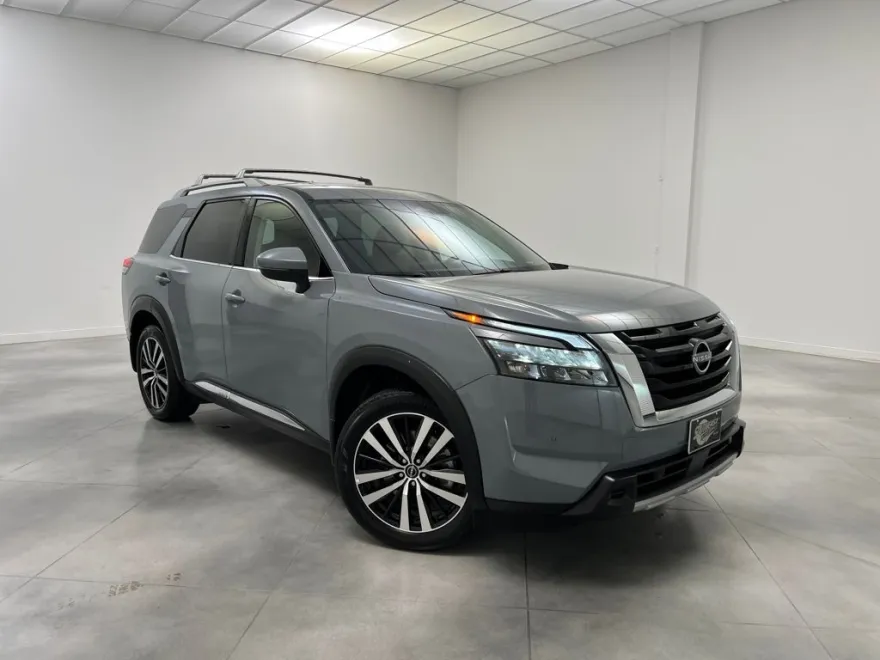 2025 Nissan Pathfinder Platinum photo 1