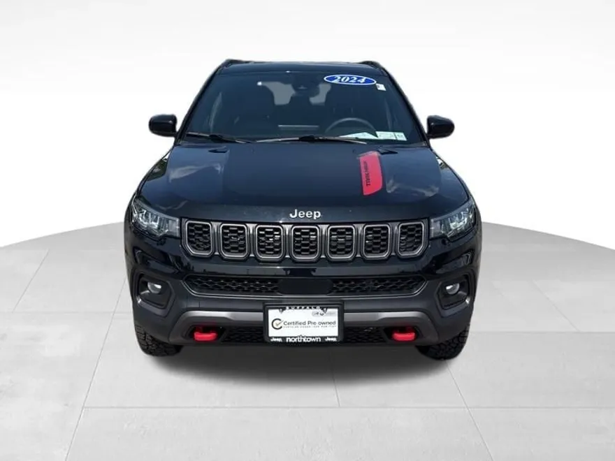 2024 Jeep Compass Trailhawk photo 1