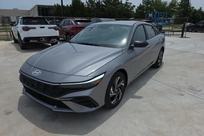 2025 Hyundai Elantra Hybrid SEL Sport photo 1
