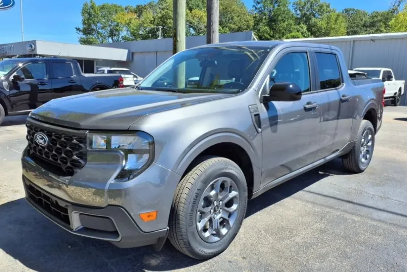 2025 Ford Maverick XLT photo 1