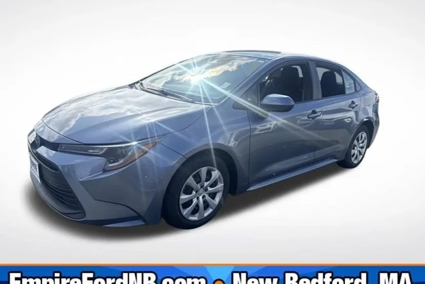 2023 Toyota Corolla LE photo 1