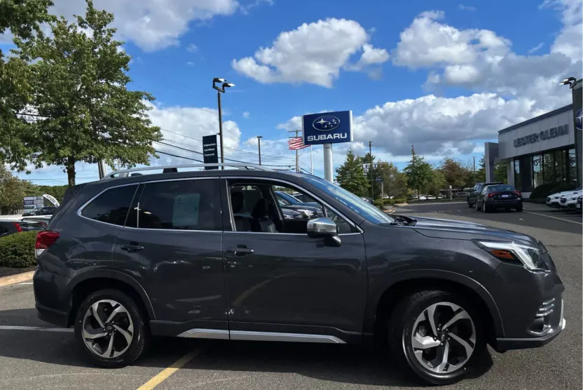 2023 Subaru Forester Touring photo 1