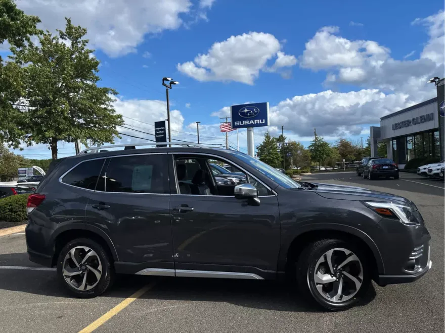 2023 Subaru Forester Touring photo 1