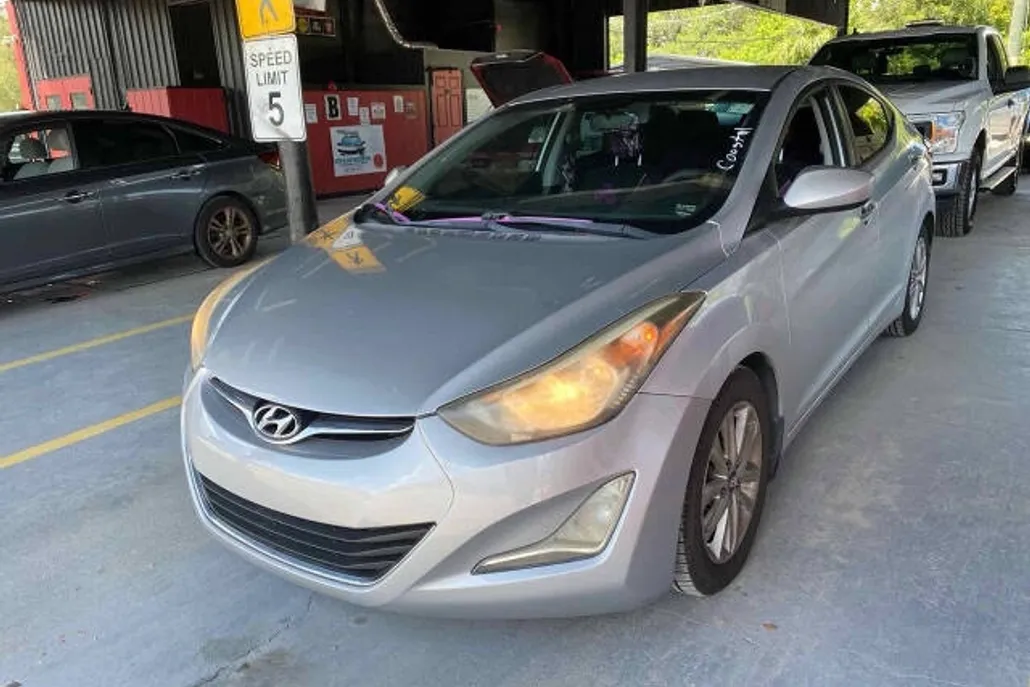 2014 Hyundai Elantra SE photo 1