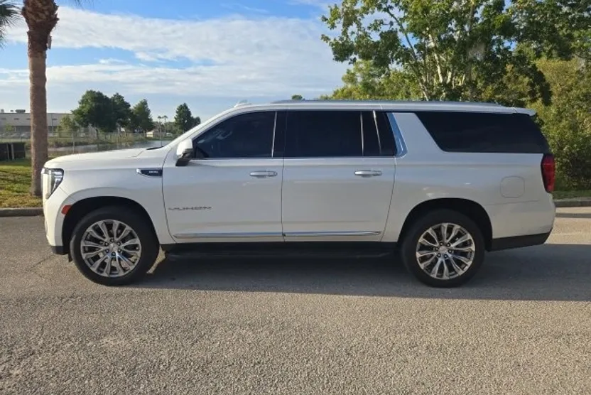 2021 Gmc Yukon XL SLT photo 1