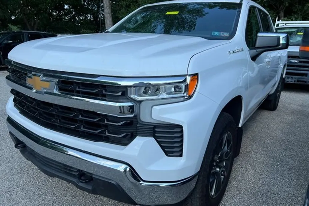 2024 Chevrolet Silverado 1500 LT photo 1
