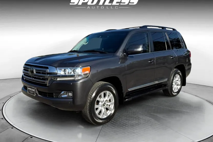 2019 Toyota Land Cruiser photo 1