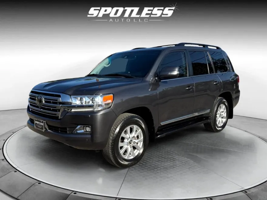 2019 Toyota Land Cruiser photo 1