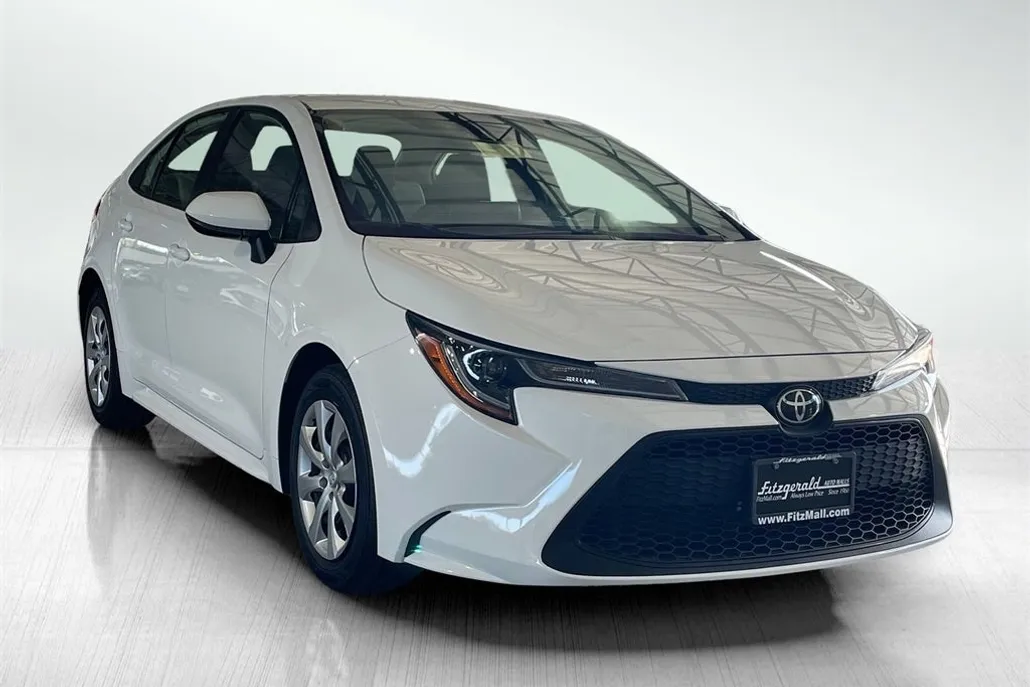 2022 Toyota Corolla LE photo 1