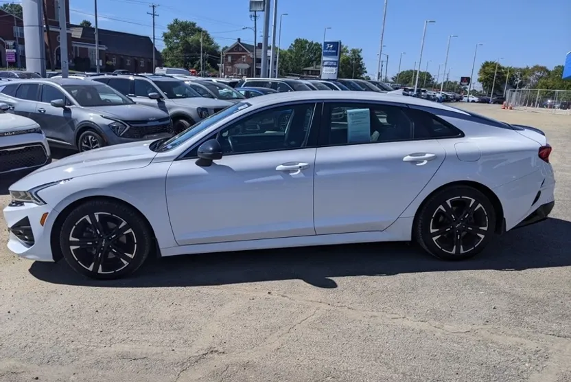 2023 Kia K5 GT-Line photo 1