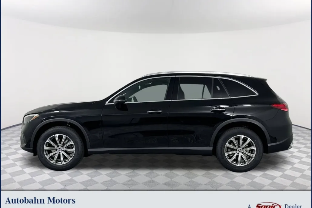 2025 Mercedes Benz GLC 300 photo 1