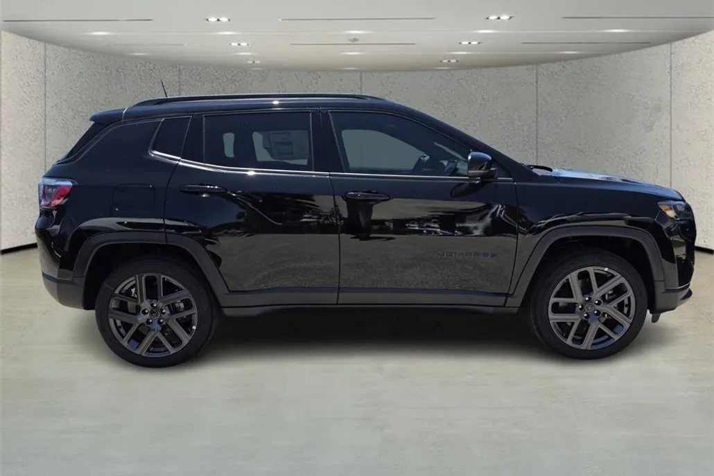2025 Jeep Compass Limited photo 1