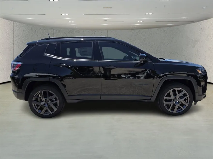 2025 Jeep Compass Limited photo 1