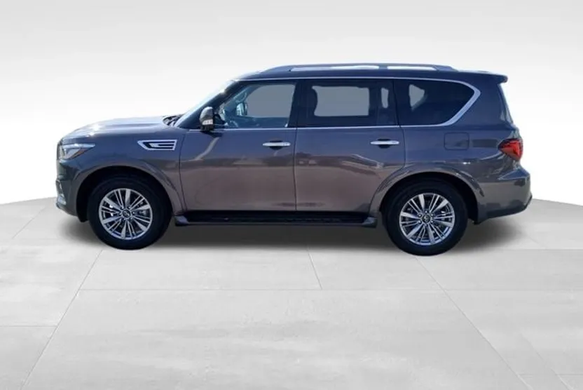 2022 Infiniti QX80 Luxe photo 1