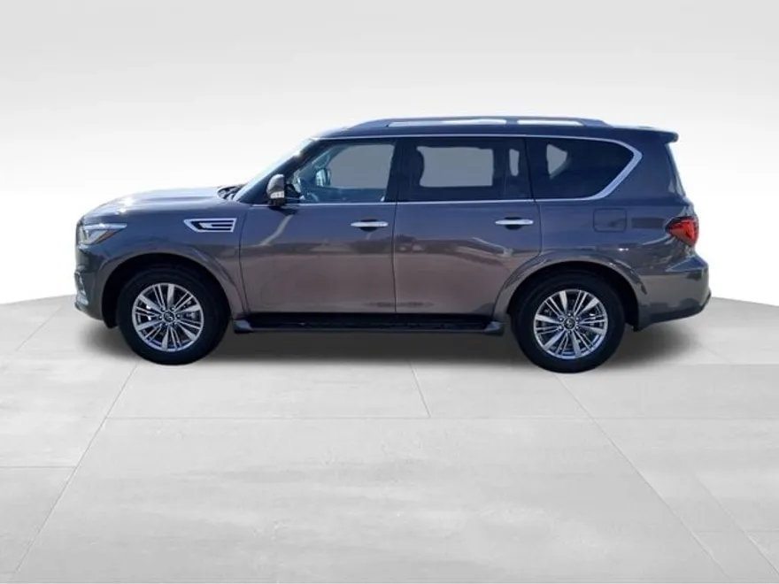 2022 Infiniti QX80 Luxe photo 1
