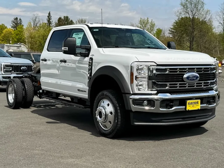 2025 Ford F-550 photo 1