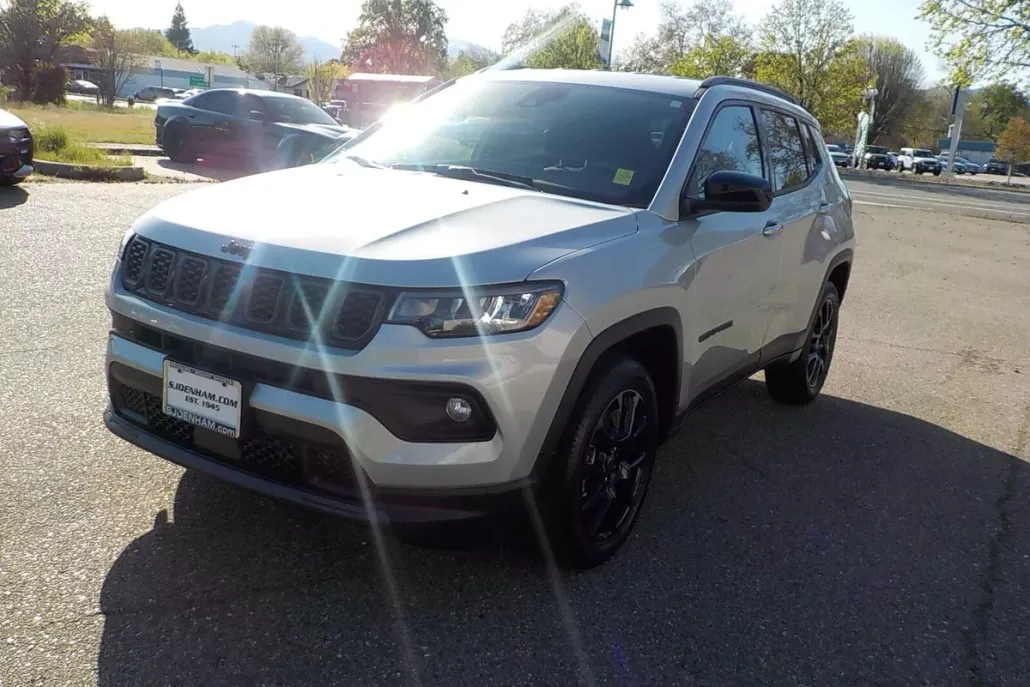 2025 Jeep Compass Latitude photo 1