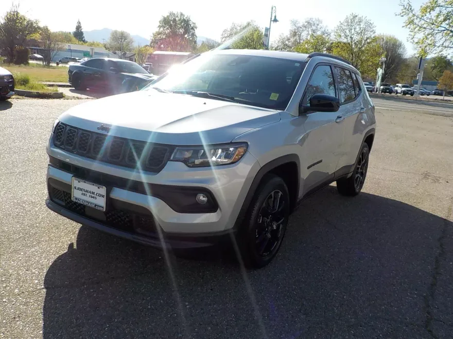 2025 Jeep Compass Latitude photo 1