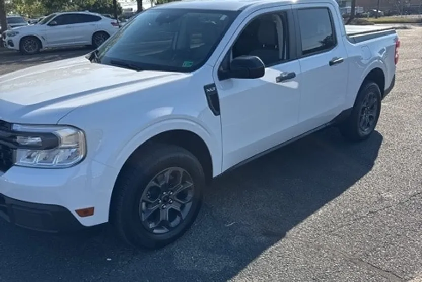 2024 Ford Maverick XLT photo 1