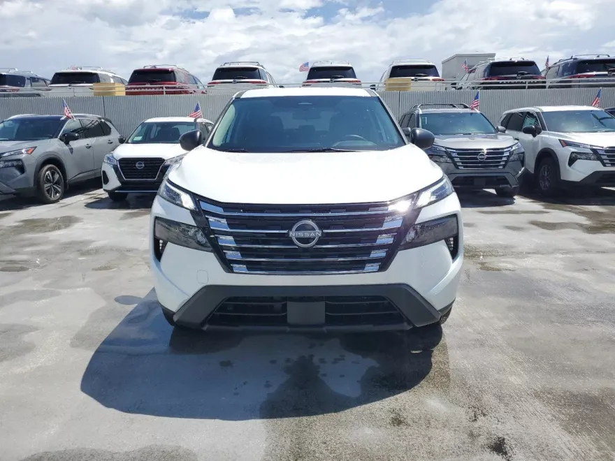2025 Nissan Rogue S photo 1