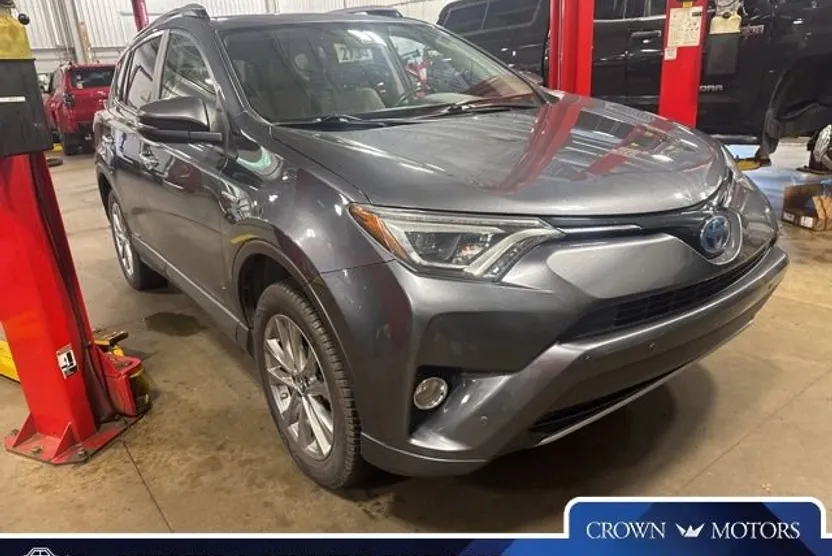 2017 Toyota RAV4 Hybrid Limited photo 1