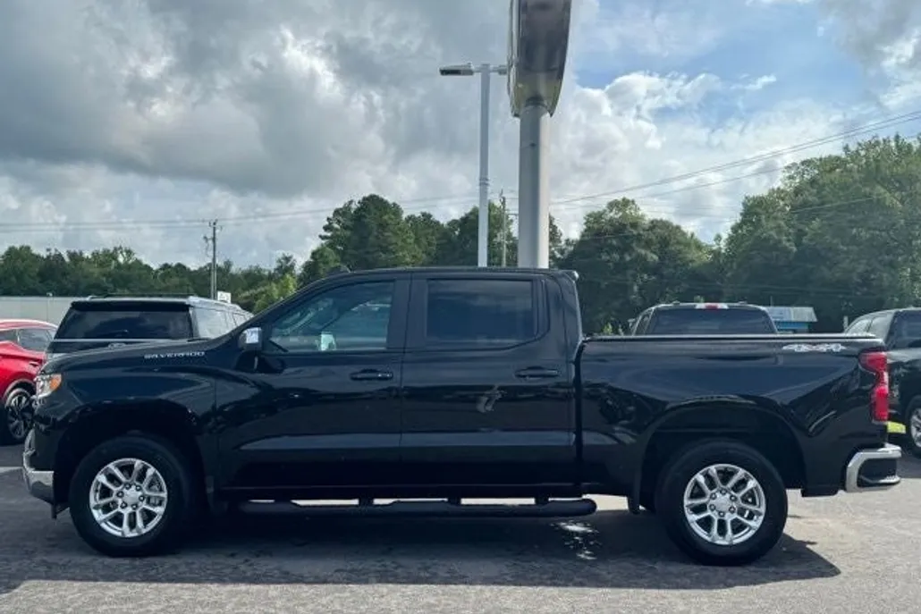 2024 Chevrolet Silverado 1500 LT photo 1
