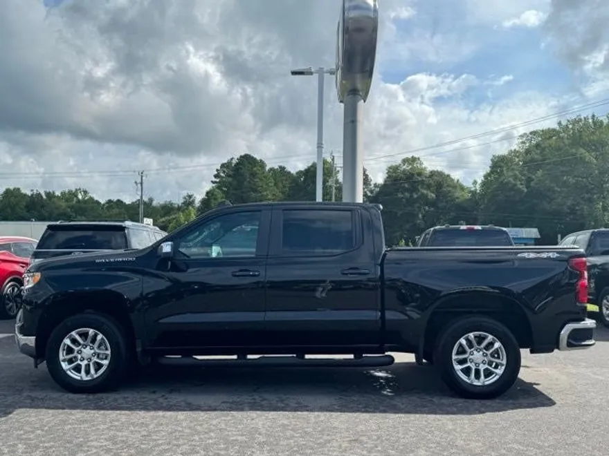 2024 Chevrolet Silverado 1500 LT photo 1