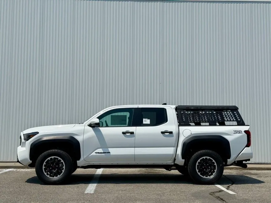 2025 Toyota Tacoma TRD Off-Road photo 1