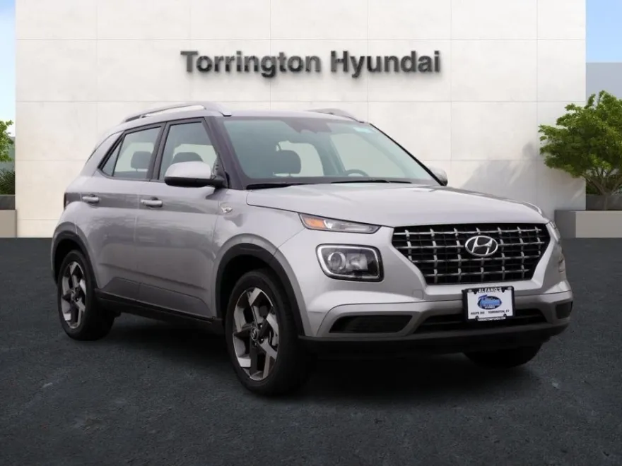 2024 Hyundai Venue SEL photo 1