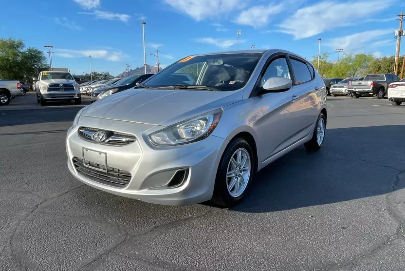 2013 Hyundai Accent GS photo 1