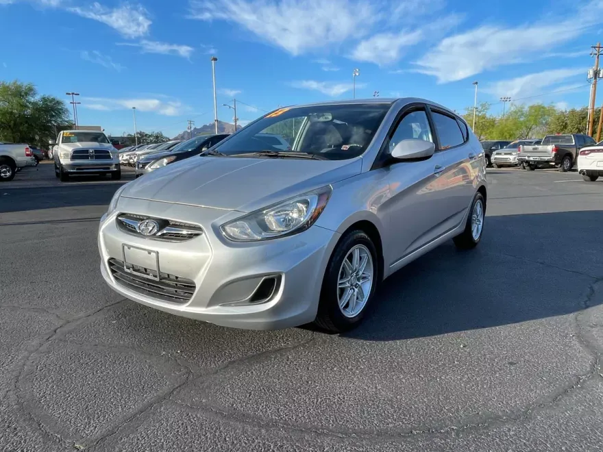 2013 Hyundai Accent GS photo 1